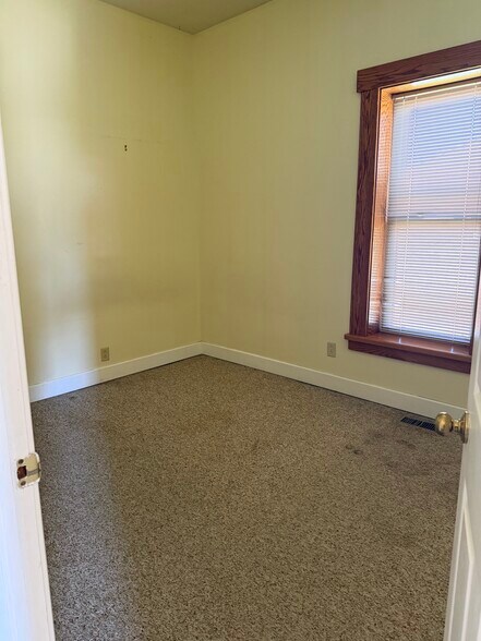 Building Photo - 500 N 5th St