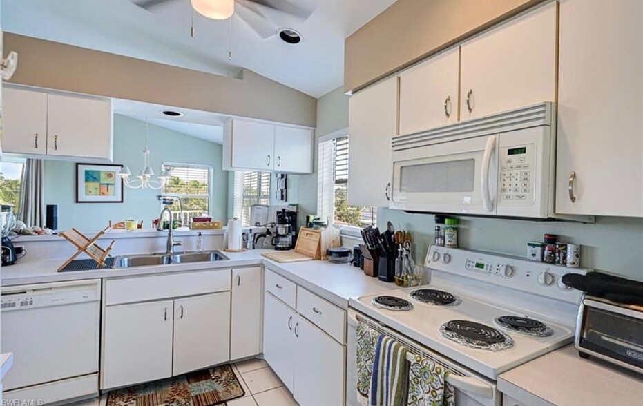 Kitchen - 4424 Pine Lake Rd