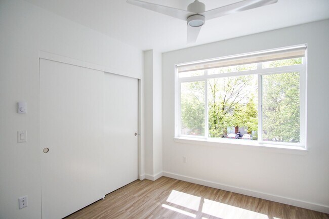 Building Photo - Modern 1-Bed w/Condo-Grade Finishes, Washe...
