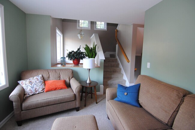 Building Photo - 81 Barrington Ave