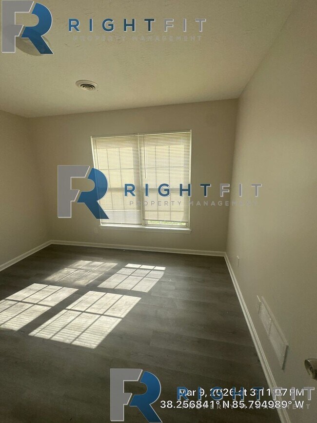 Building Photo - Gorgeous Renovated Home in Louisville