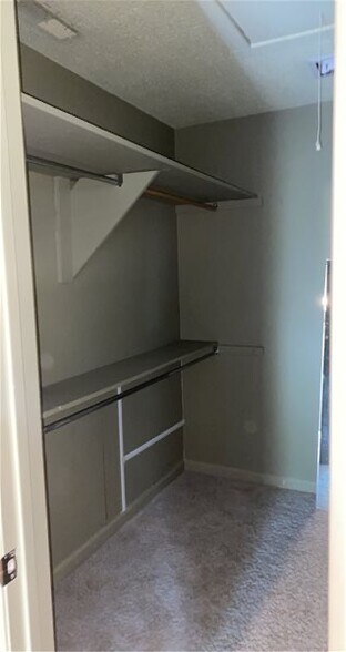 Building Photo - 618 W Lelia St