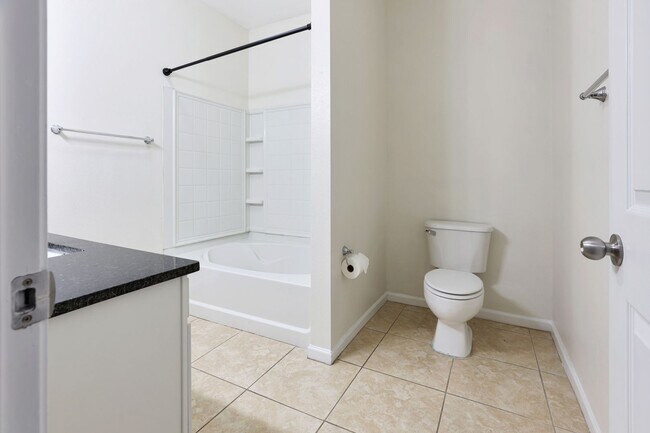 Building Photo - Bradenton 3BR/2BA – Newly Remodeled, 3rd F...