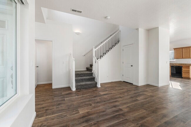 Building Photo - 7761-7784 Wyeth Ct