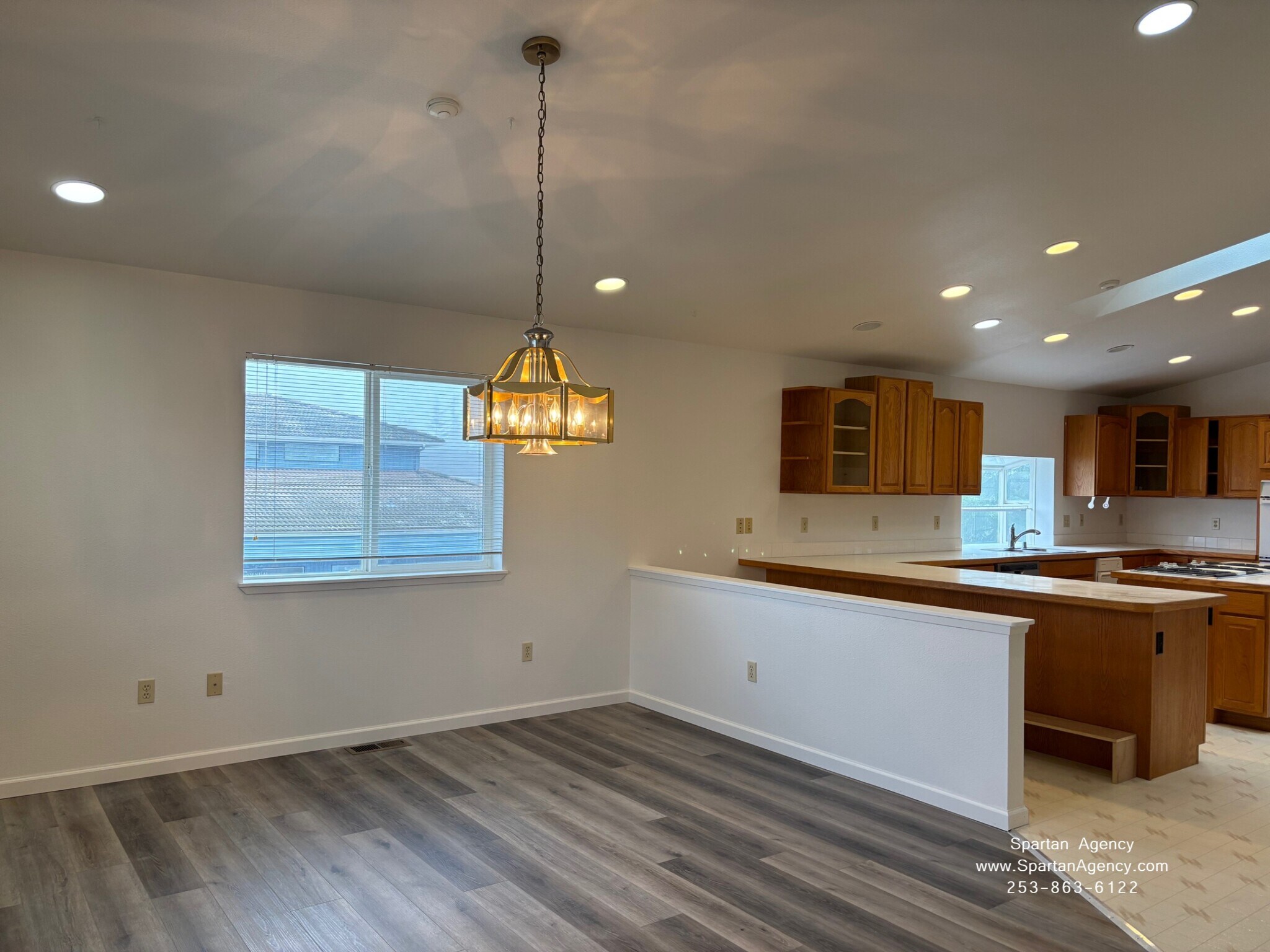 Building Photo - 15310 Main St E