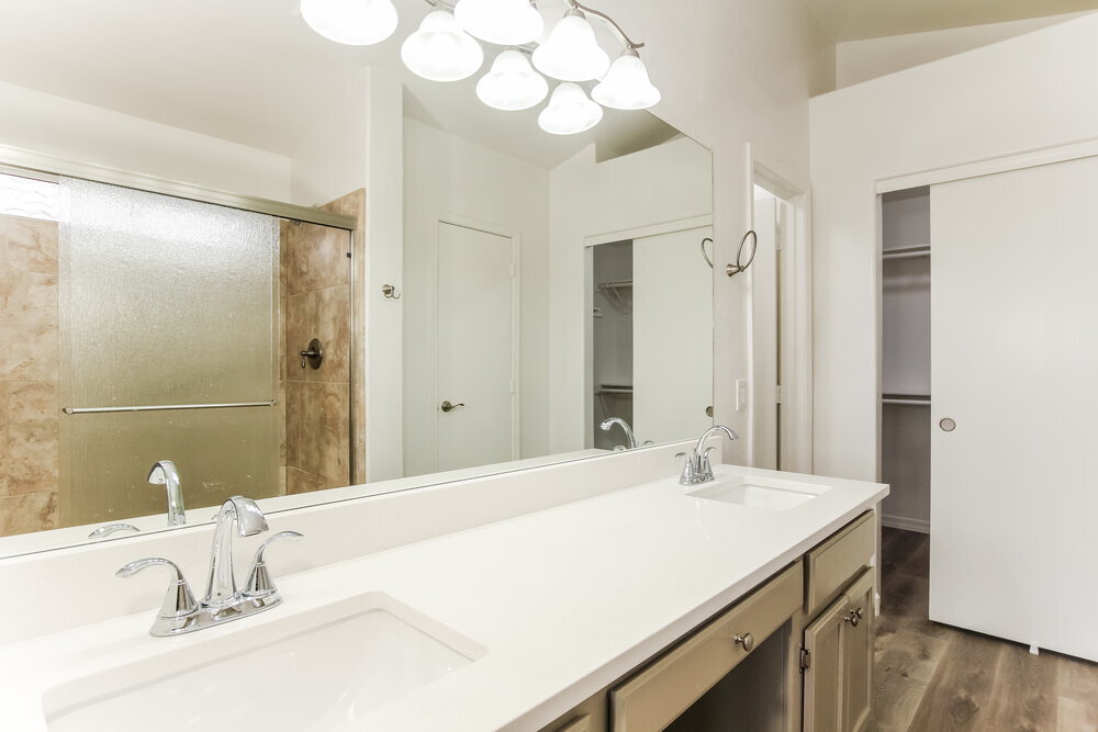 Building Photo - 8413 W Bluefield Ave