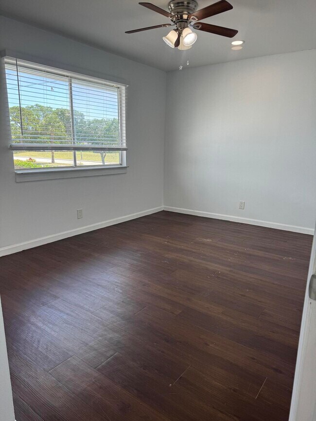 Building Photo - 206 E Tiffany Dr