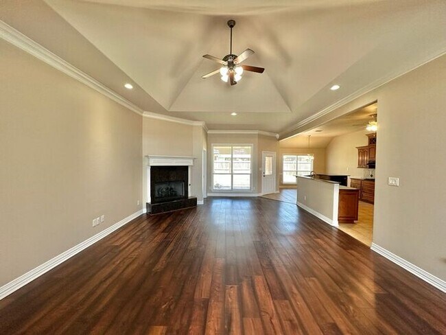 Building Photo - Spacious Flint Home on a Corner Lot with Stunning Primary Suite