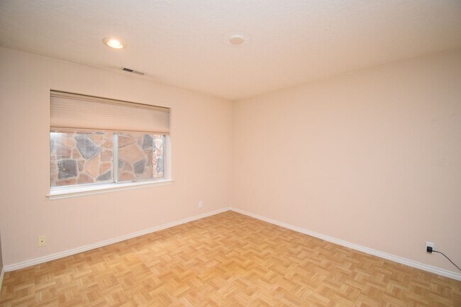 Building Photo - 2122 Rainbow Point Dr