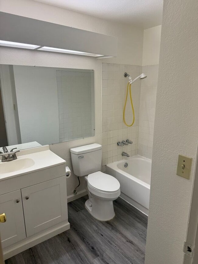 Building Photo - Charming 3-bedroom, 2-bathroom