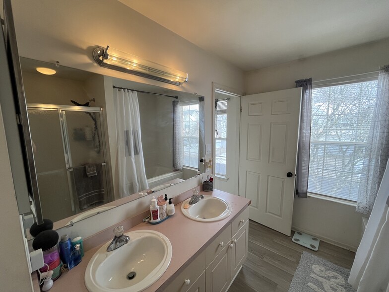 Building Photo - 82 Windingbrook Rd