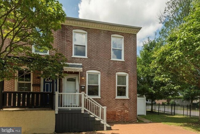 Building Photo - 220 S Matlack St