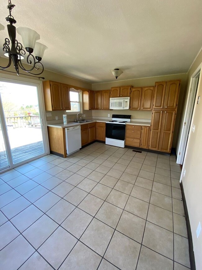 Building Photo - 4 bedroom home in Chuckey TN