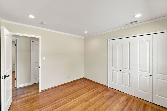 Building Photo - 10700 Farallone Dr