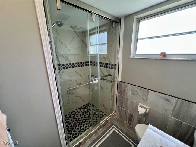 Building Photo - 10 Regency Ct