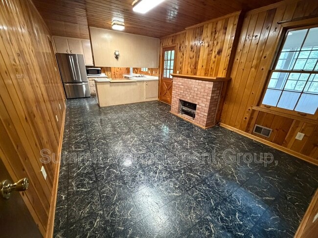 Building Photo - 200 Indian Creek Dr