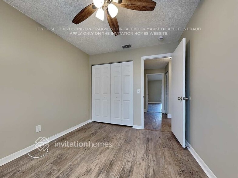 Building Photo - 2121 Redleaf Dr