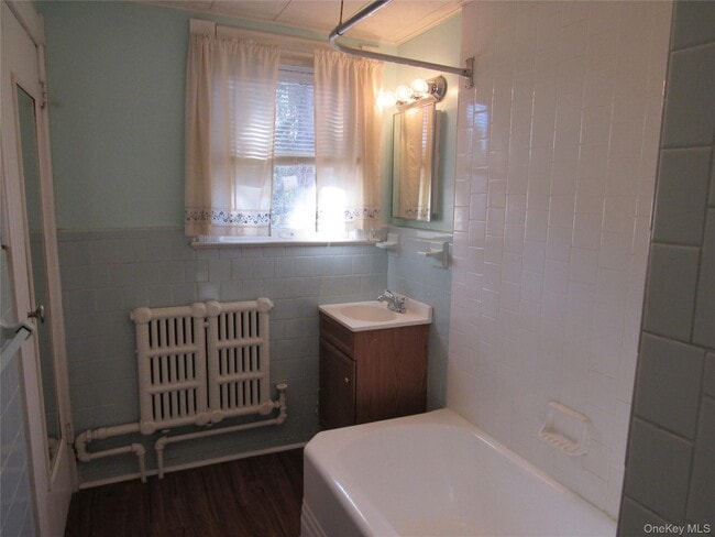 Building Photo - 98 Main St