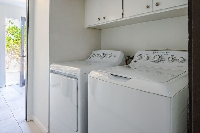 Building Photo - Luxury Mid-Century Retreat in the Heart of the Historic Movie Colony (Monthly Only - No Long Term)