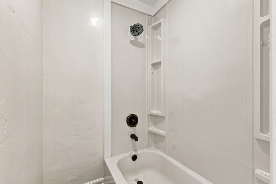 Building Photo - 136 Brightwood Ave