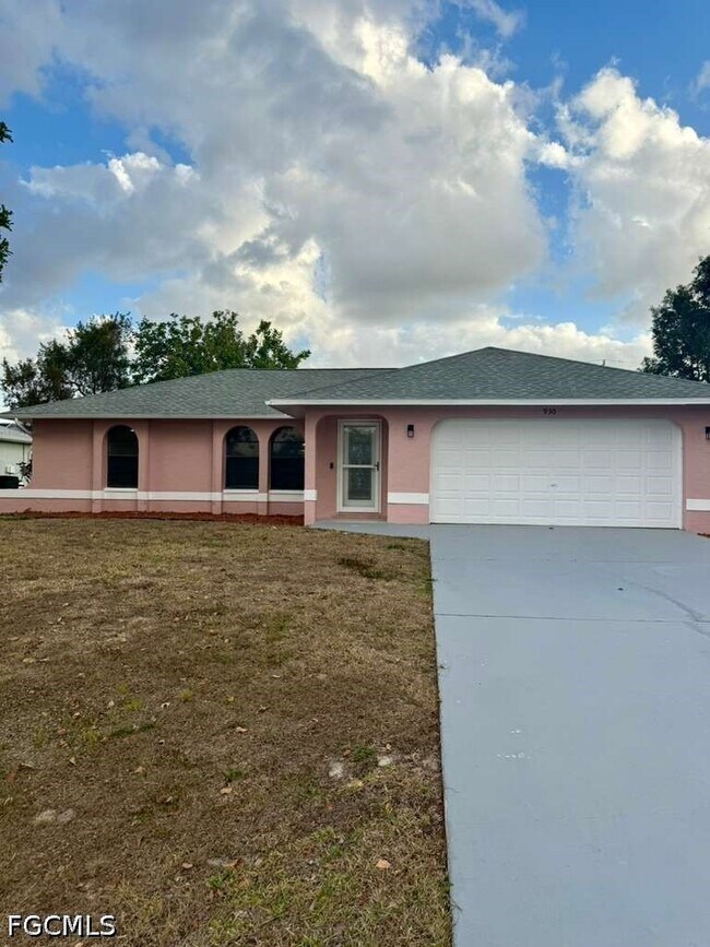 Building Photo - 930 SW 34th St