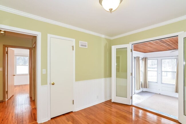 Building Photo - 2420 Sumter Ave S