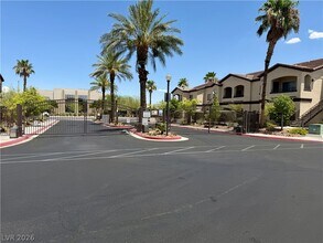 Building Photo - 2291 W Horizon Ridge Pkwy