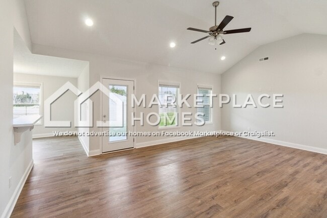Building Photo - 441 Deluth Dr