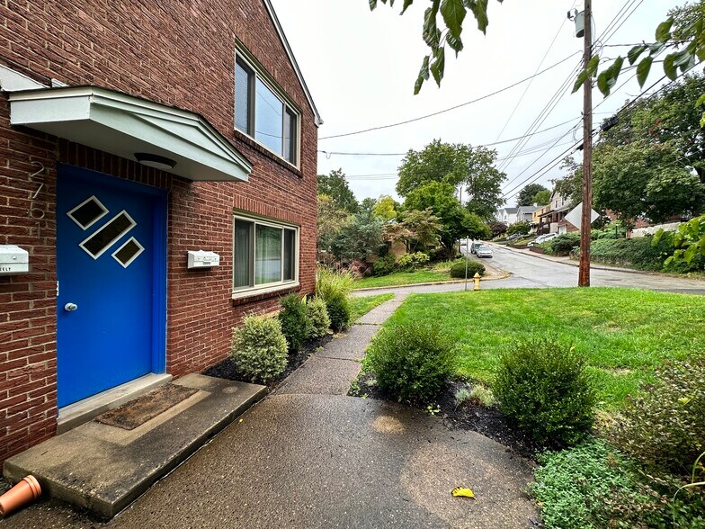 Building Photo - 2751 Dwight Ave