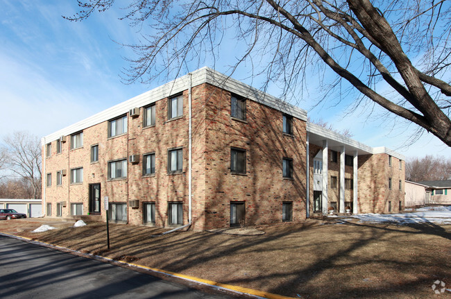 Primary Photo - Winnetka Manor Apartments