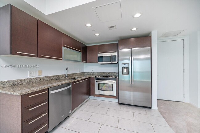 Building Photo - 951 Brickell Ave