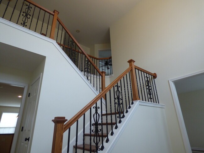 Building Photo - LOVELY HOME in Hamburg; Renovated, Garage, Many Upgrades!