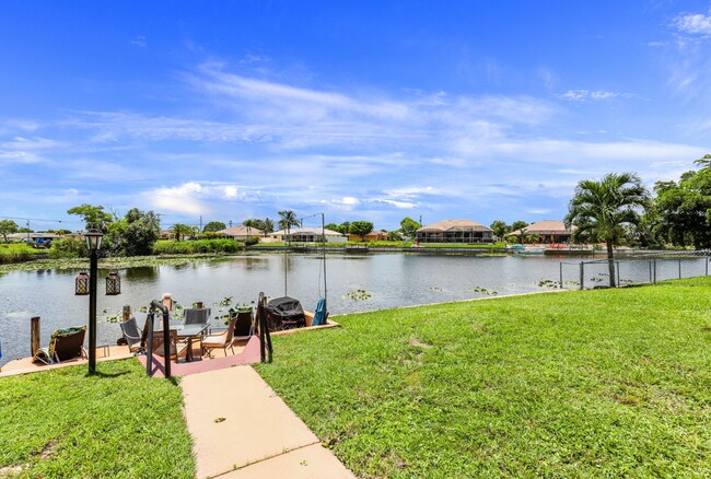 Building Photo - 504 SE 6th Ter