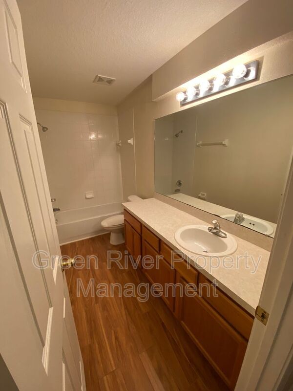 Building Photo - 1800 Green Springs Cir