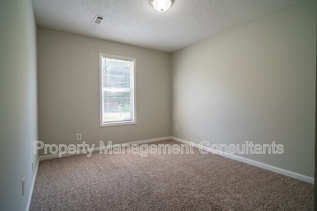 Building Photo - 107 Ann Bradley Dr