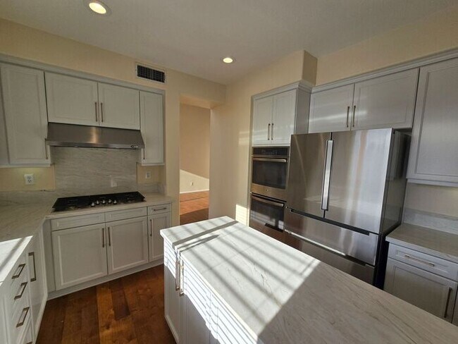 Building Photo - Incredible Home with Spectacular Views in La Jolla