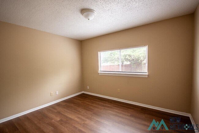 Building Photo - 1704 Laura Ln