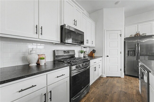 Building Photo - 2040 Periwinkle Pl