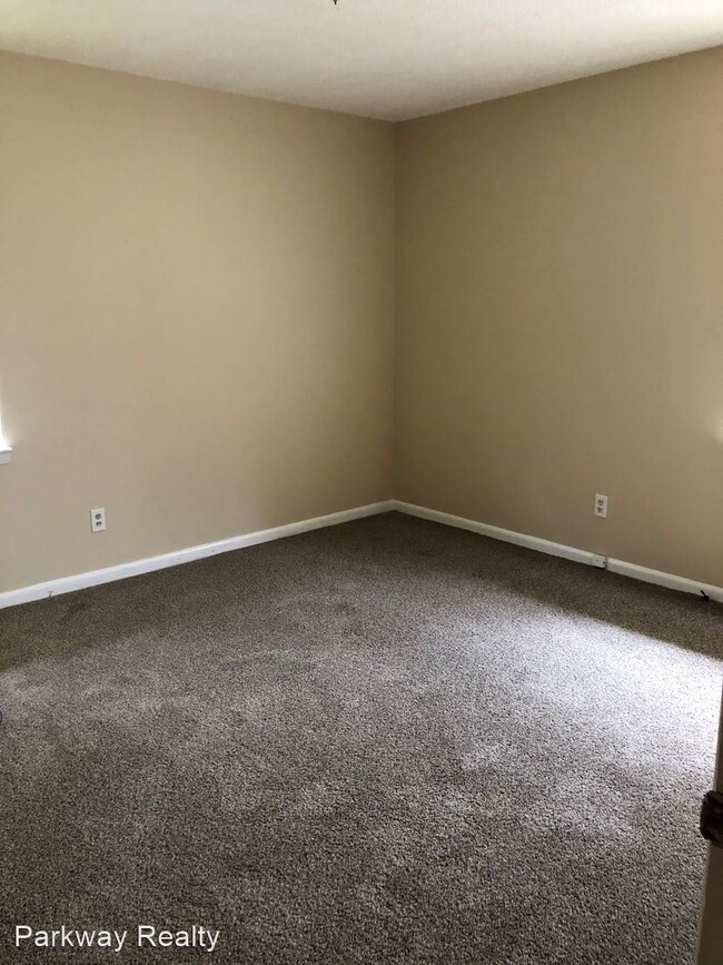 Building Photo - 2 br, 1 bath House - 322 East View Blvd