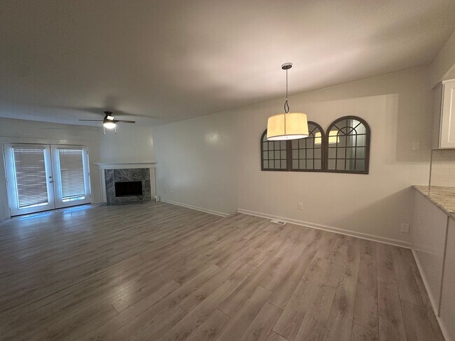Building Photo - 838 Green Ridge Dr
