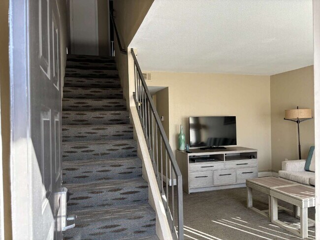 Building Photo - 2-Story, 2-Bedroom Condo Available for Rent