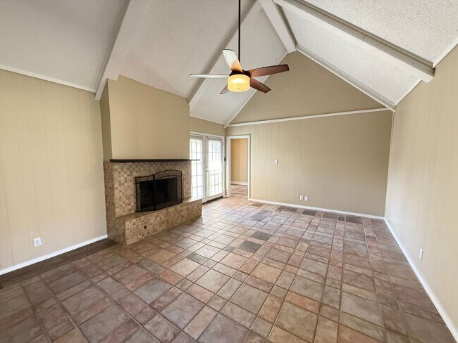 Building Photo - COMING SOON: Spacious 4 Bedroom in South Tulsa