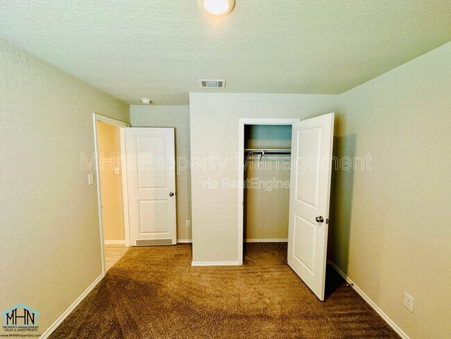 Building Photo - 9007 Little Hoss