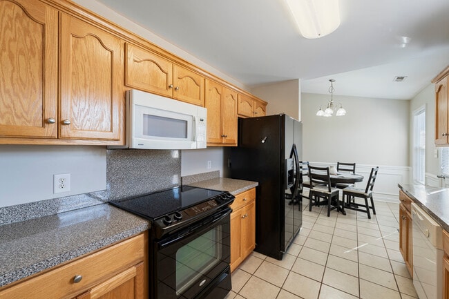 Building Photo - 2175 Glendale Ave