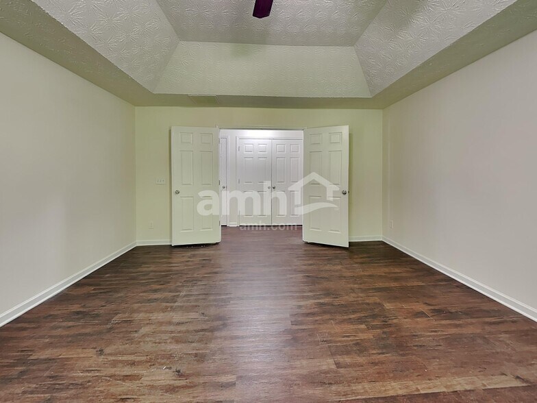 Building Photo - 104 Arbor Creek Way