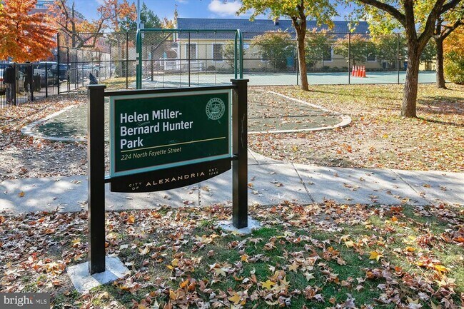 Building Photo - 537 E Duncan Ave