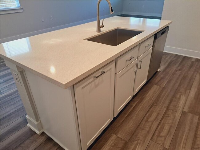 Building Photo - 1720 Purple Martin Dr