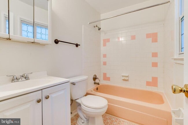 Building Photo - 13636 Greenwood Dr