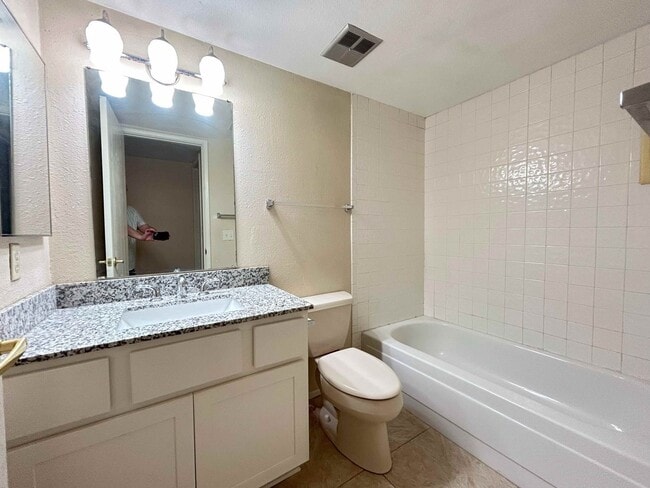 Building Photo - GORGEOUS REMODEL! 2 BED 2 BATH IN POINTS WEST!