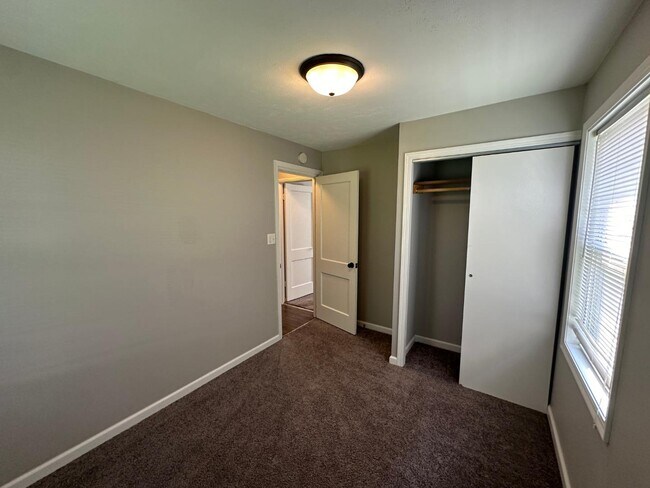 Building Photo - 1807 N Underhill St